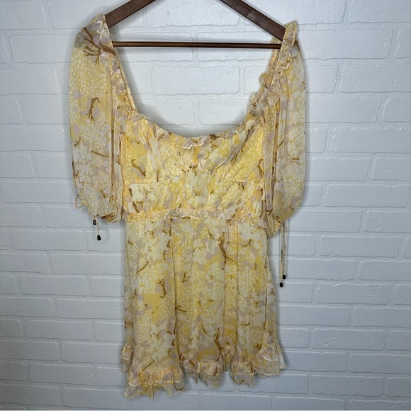 Hello Molly Puff Sleeve Ruched Bodice Dress Botanic Print Yellow sz L NWT - Picture 3 of 7